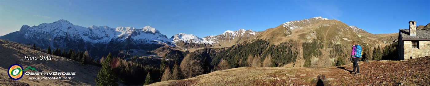 20 Panorama dalla Baita Nuova verso San Simone e i suoi monti.jpg